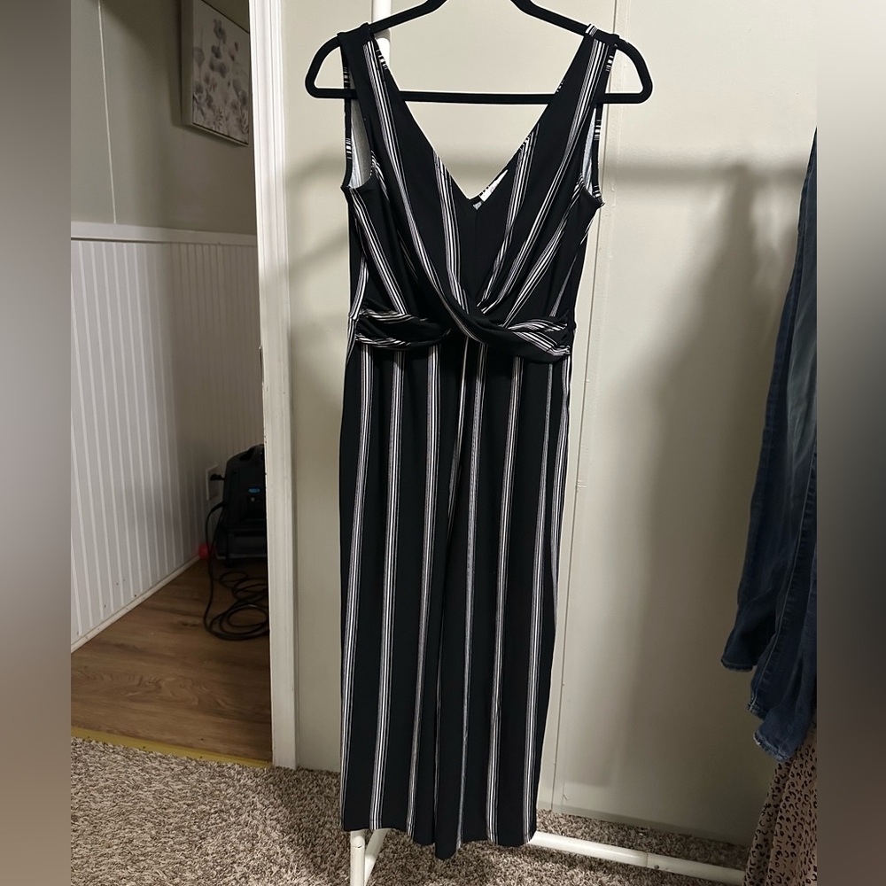 Black and White Striped Wide Leg Capri Length Sleeveless Jumpsuit small
